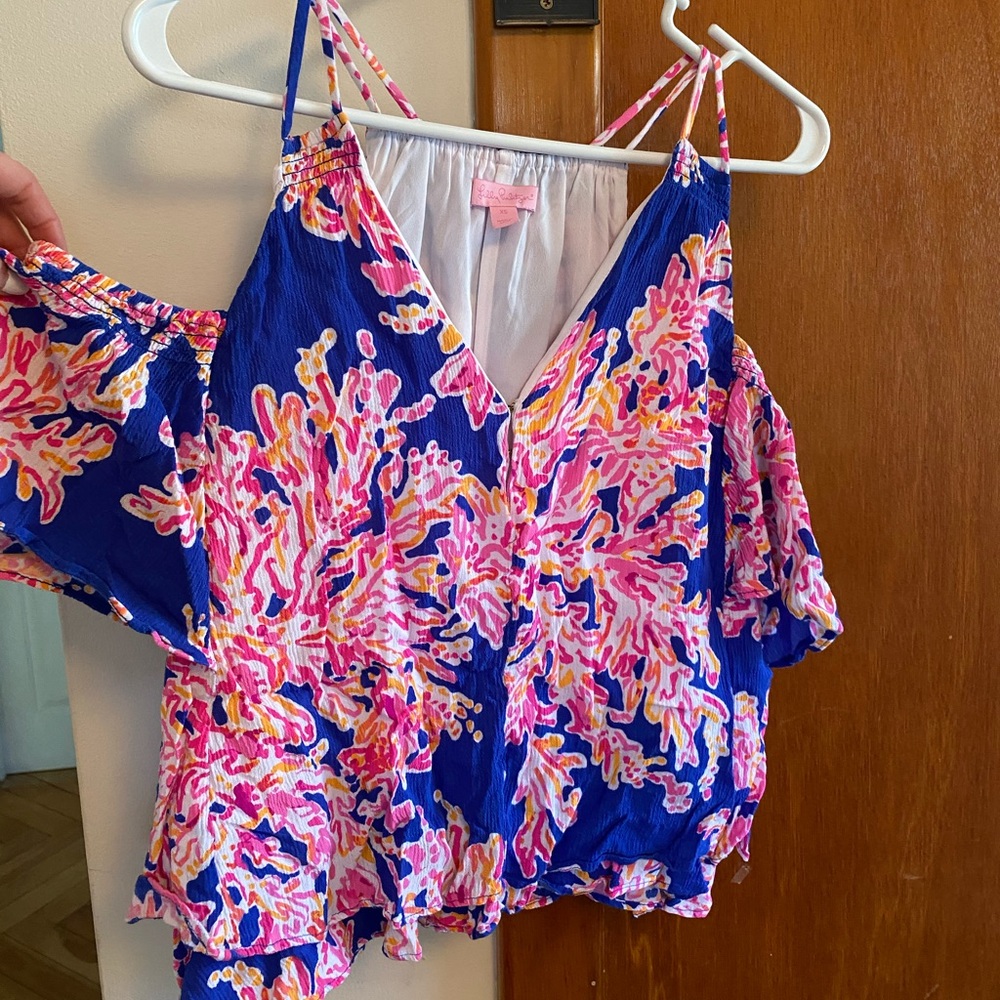 Lilly Pulitzer top size xs.